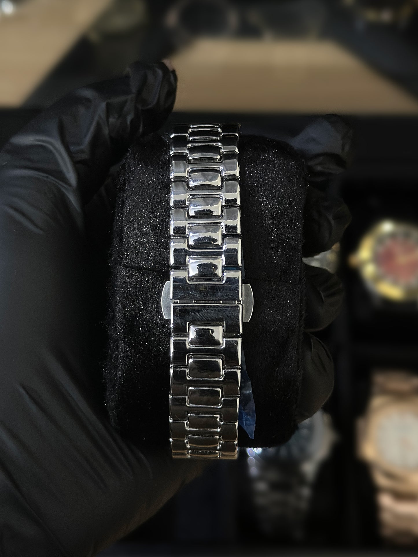 Patek Philippe – Nautilus –  Silver - Black Dial